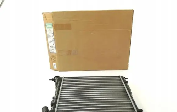Renault Clio I Coolant radiator 816655