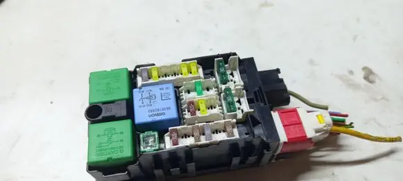 Citroen C4 II Fuse box set 018014781