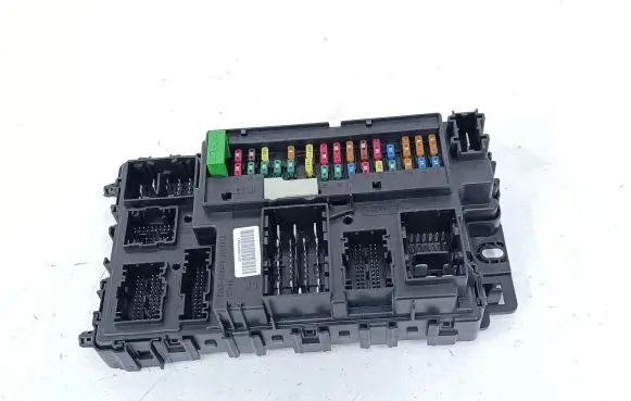 Ford Fusion II Fuse module EG9T15604
