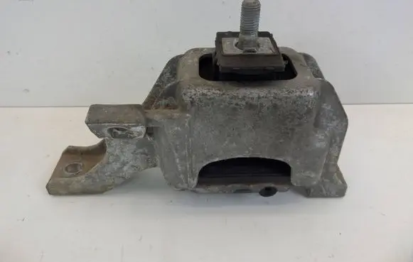 Engine mount bracket