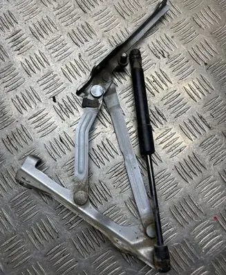 Subaru Legacy Tailgate/trunk/boot hinge