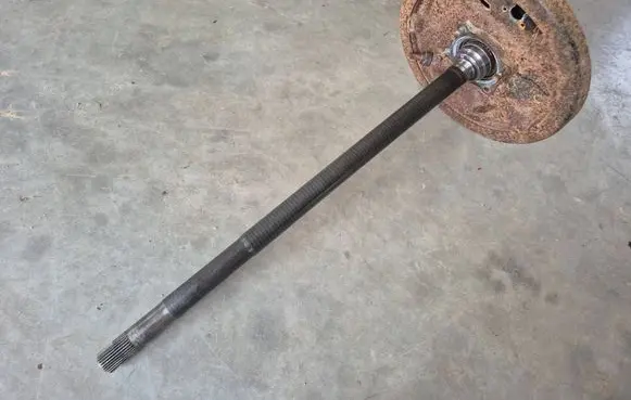 Mitsubishi L200 Rear driveshaft