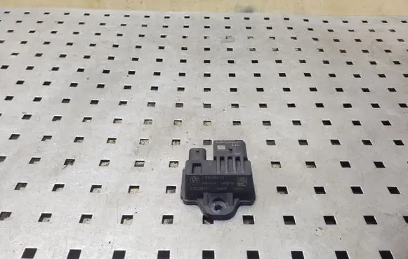 Glow plug pre-heat relay