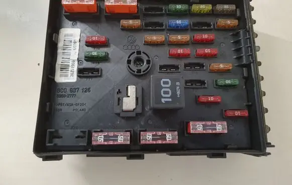 Volkswagen PASSAT B6 Fuse module 3C0937125