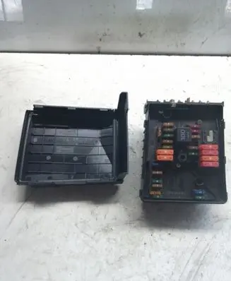 Volkswagen Touran I Fuse box set 1K0937132F 1K0937800AB 1K0937821C