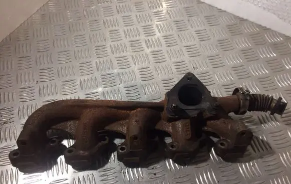 Volvo XC90 Exhaust manifold 30637797