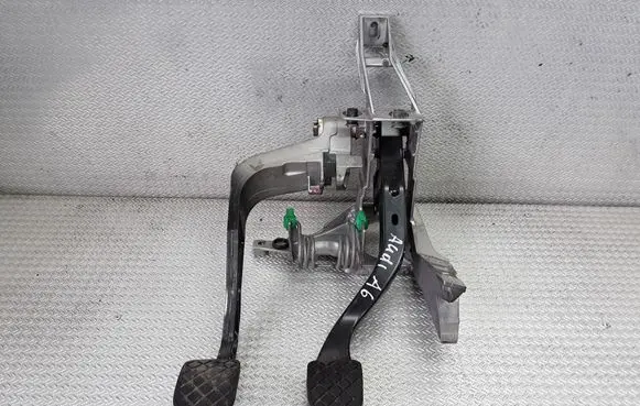 Audi A6 S6 C5 4B Pedal assembly 8D1721117K