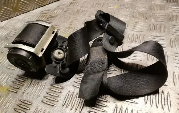 Mini One - Cooper R50 - 53 Front seatbelt 7118129