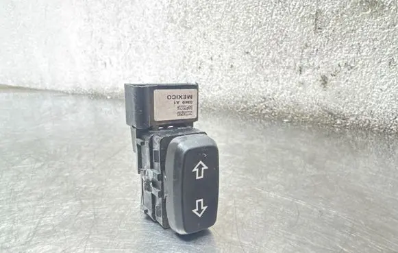 Opel Insignia A Seat control switch 13282592 SANPD5121A 0349A1
