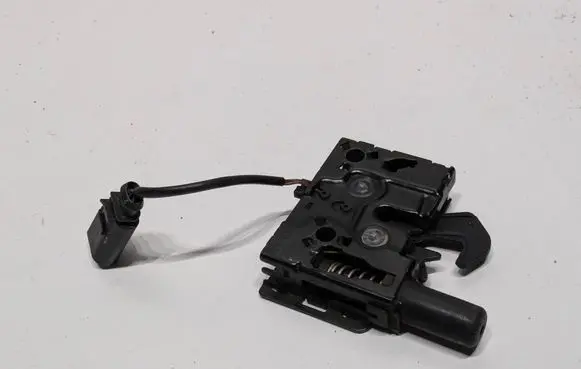Audi TT TTS RS Mk3 8S Engine bonnet/hood lock/catch 8S0823509B