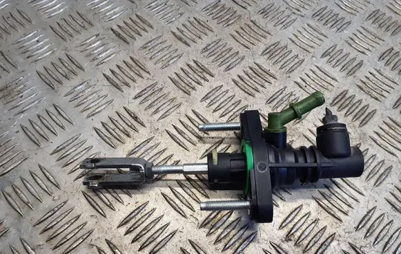 Toyota Avensis T270 Clutch master cylinder