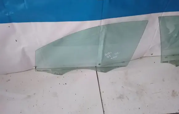 Audi Q7 4L Front door window glass four-door