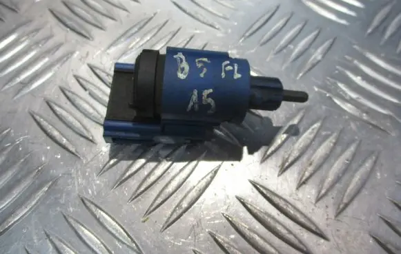 Volkswagen PASSAT B5 Clutch pedal sensor 1J0927189E