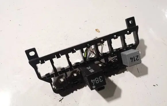 Volkswagen PASSAT B5 Fuse box set 8D0937503E