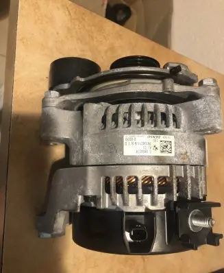 BMW 1 F40 Generator/alternator 8680374