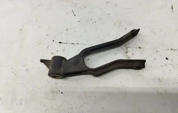 Radiator mount bracket