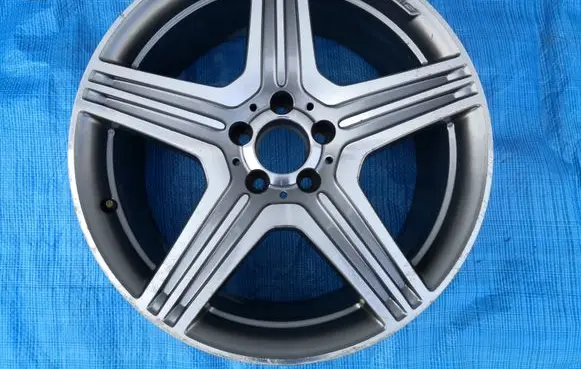 Mercedes-Benz CLS C218 X218 R19 alloy rim A2184011802