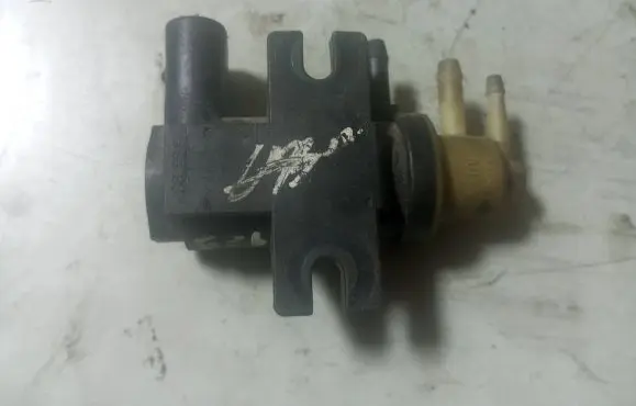 Volkswagen PASSAT B6 Vacuum valve 1K0906627A