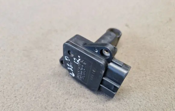Mitsubishi L200 Mass air flow meter MR547077