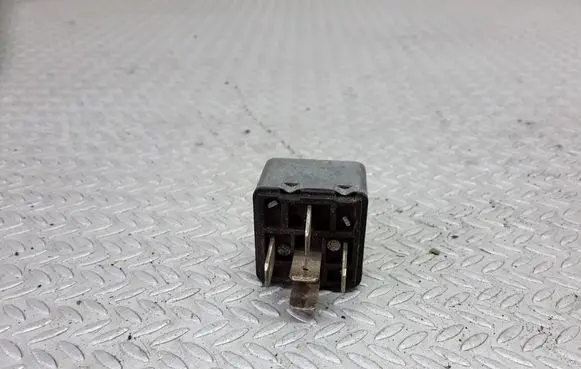 Mercedes-Benz Vito Viano W638 Other relay 0332015011