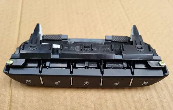 KIA Xceed Seat heating switch 93315-J7030