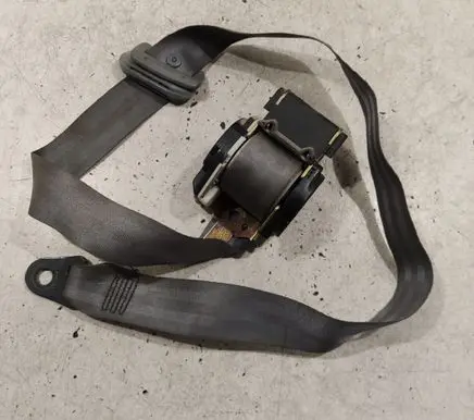 Middle seatbelt (rear)