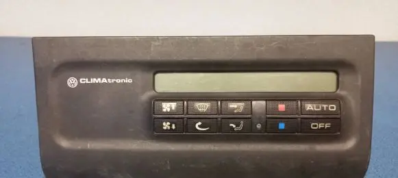 Volkswagen PASSAT B4 Climate control unit 3A0907044