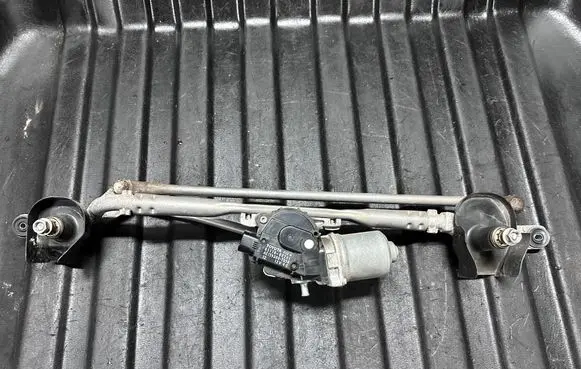 Front wiper linkage and motor