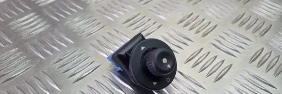 Citroen C3 Wing mirror switch 185526