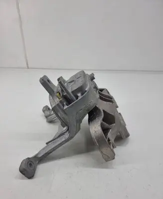 Mercedes-Benz CLA C118 X118 Engine mount bracket A2472402800