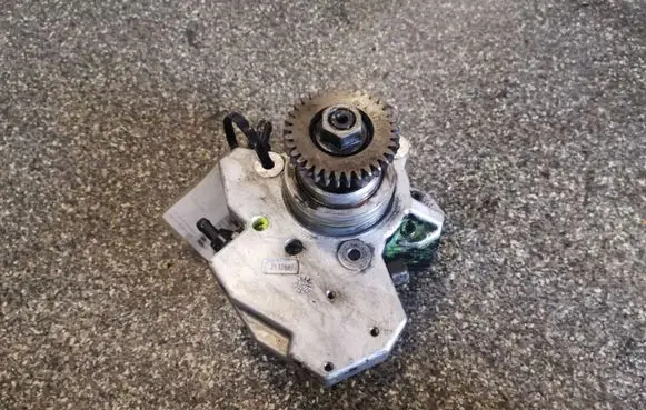 Mercedes-Benz ML W164 Fuel injection high pressure pump 0445010095 A6420700201