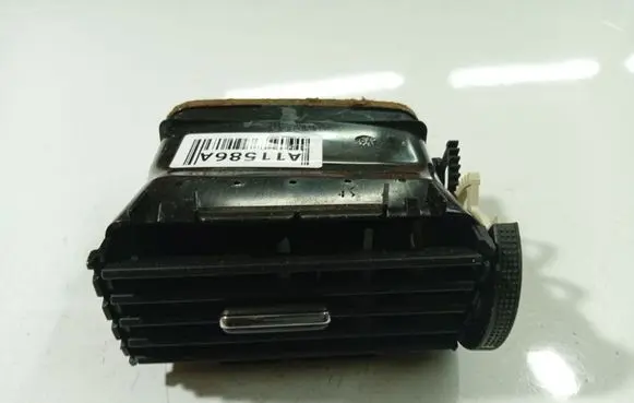 Toyota Avensis T250 Dash center air vent grill