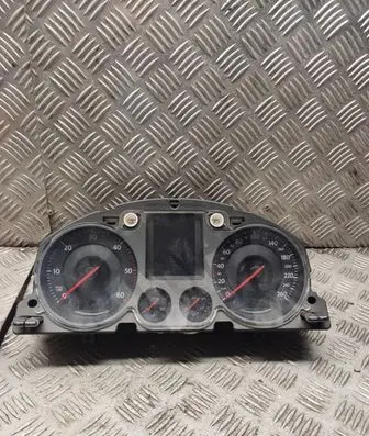 Volkswagen PASSAT B6 Speedometer (instrument cluster) 3c0920870q