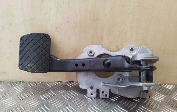 Volkswagen Tiguan Brake pedal 1K2721117G 3C2723057H