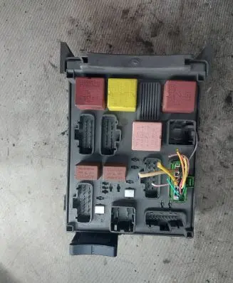 Renault Espace - Grand espace IV Fuse module 518837117 8200438793 200447438