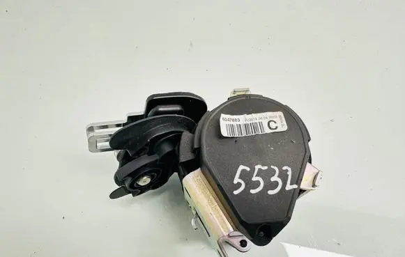Volkswagen Touran II Rear seatbelt 6047883