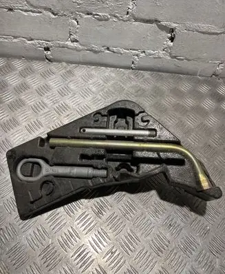 Audi Q7 4L Tool set 4L0012113C