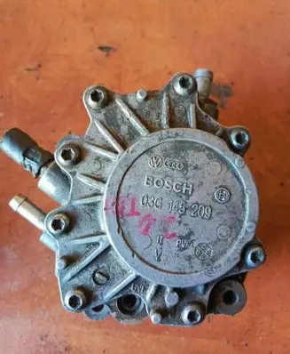 Volkswagen PASSAT B5 Vacuum pump 03G145209