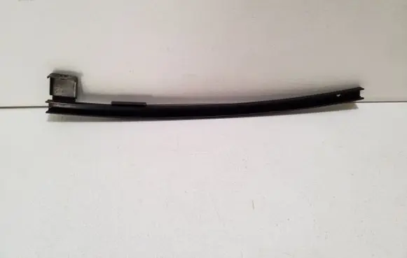 Toyota Prius (XW30) Rear door windshield rail 