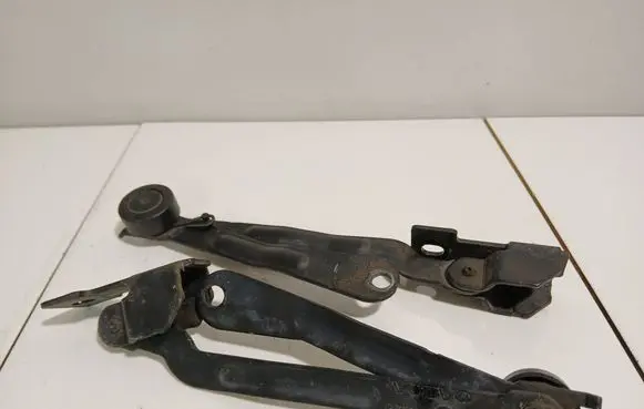 Volvo XC90 Tailgate/trunk/boot hinge 30674751
