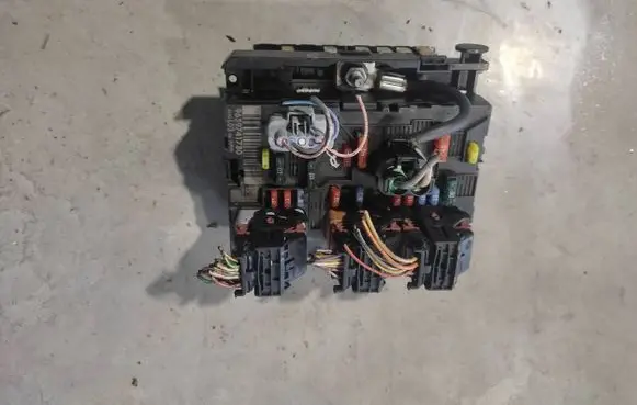 Citroen C3 Fuse module 9659741780