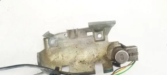 Volvo S40, V40 Front door lock (next to the handle) 