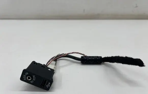 BMW 6 F06 Gran coupe USB socket connector 9237653
