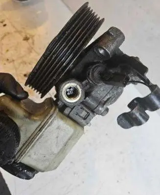 Mazda 6 Power steering pump