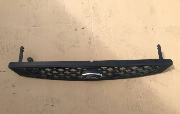 Ford Focus Front bumper upper radiator grill 98AB8200AH