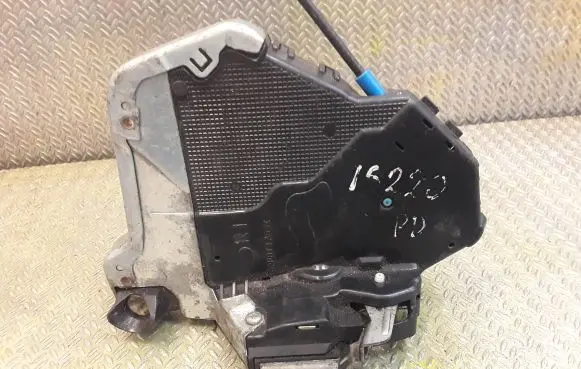 Lexus IS 220D-250-350 Front door lock 6903053080