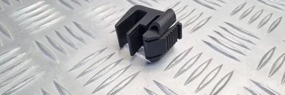 Mercedes-Benz E W210 Radiator mount bracket A2105040146