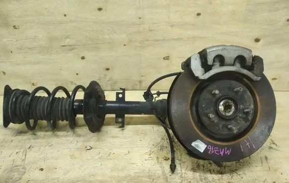 Nissan X-Trail T32 Front wheel hub spindle knuckle