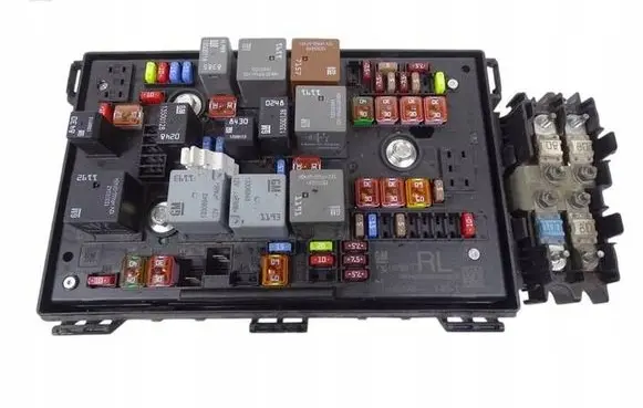 Opel Astra J Fuse module 13318785