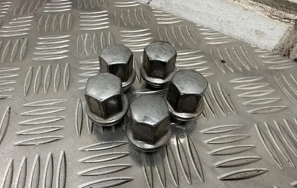 Dodge Durango III Nuts/bolts 